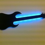 Lampada d'arredamento a forma di chitarra con illuminazione ad led